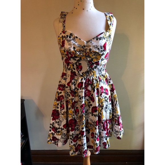 Hot Topic Dresses & Skirts - HotTopic Sweetheart Skater Dress Skulls/Guns/Roses